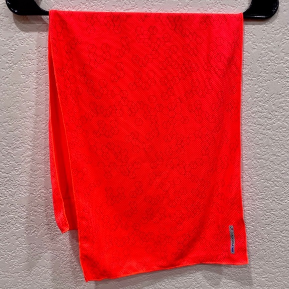 Sweat / Cooling Towel NWT - Picture 3 of 3